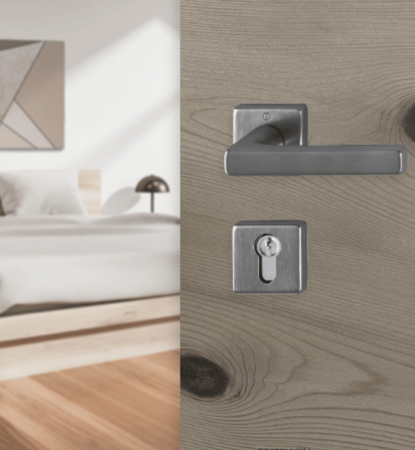HOPPE Dallas M1643/843K/843KS Bathroom Turn Set - Solid Brass Handle on Rose with Escutcheons